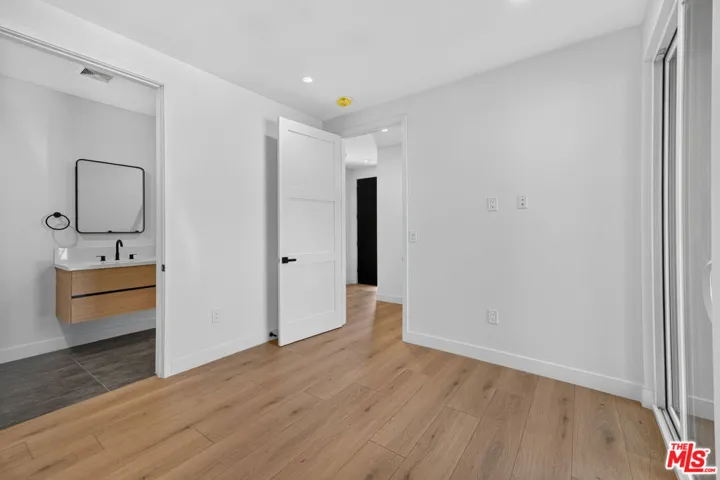 150 N Carondelet Street, Los Angeles, California 90026