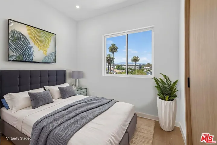 150 N Carondelet Street, Los Angeles, California 90026