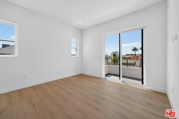150 N Carondelet Street, Los Angeles, California 90026