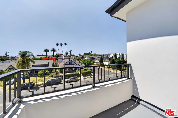 150 N Carondelet Street, Los Angeles, California 90026