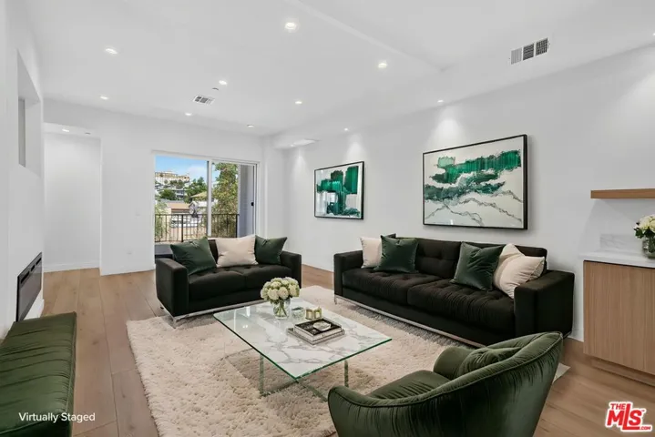 150 N Carondelet Street, Los Angeles, California 90026