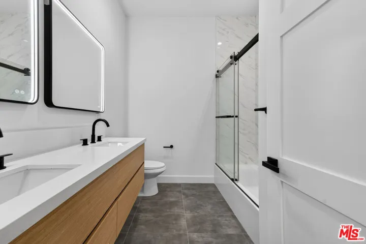 150 N Carondelet Street, Los Angeles, California 90026