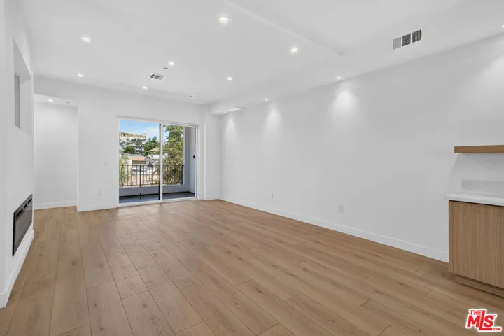 150 N Carondelet Street, Los Angeles, California 90026