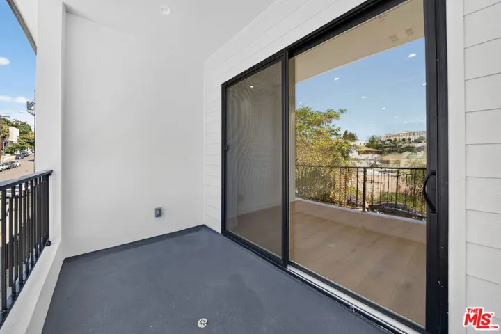 150 N Carondelet Street, Los Angeles, California 90026