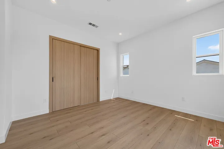 150 N Carondelet Street, Los Angeles, California 90026