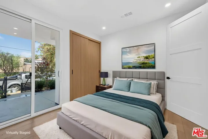 150 N Carondelet Street, Los Angeles, California 90026