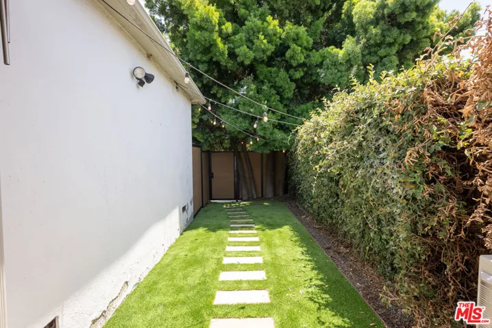 1133 Harrison Avenue, Los Angeles, California 90291