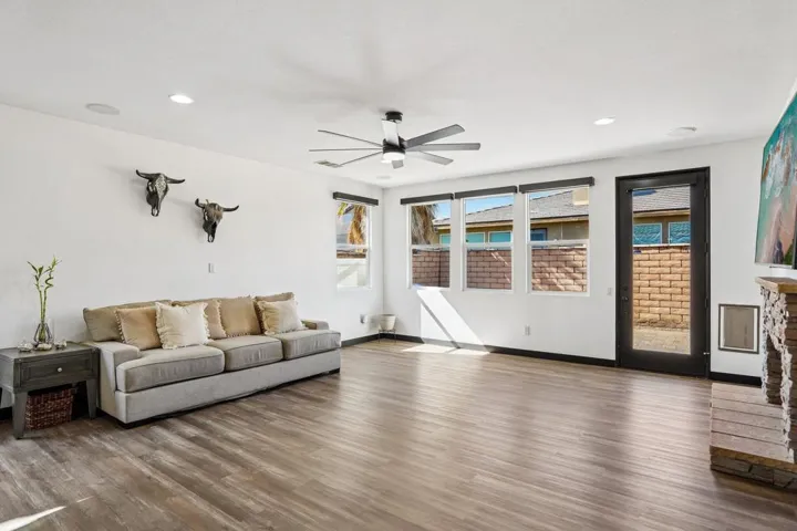 4-web-or-mls-Denton Dr-S2507-004
