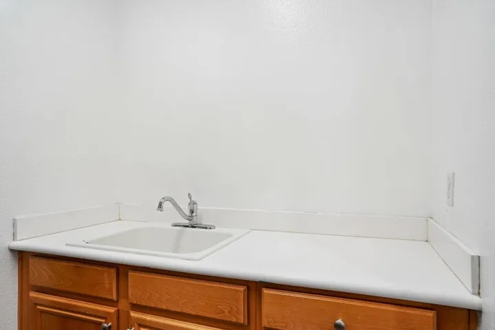25-web-or-mls-Denton Dr-S2507-025