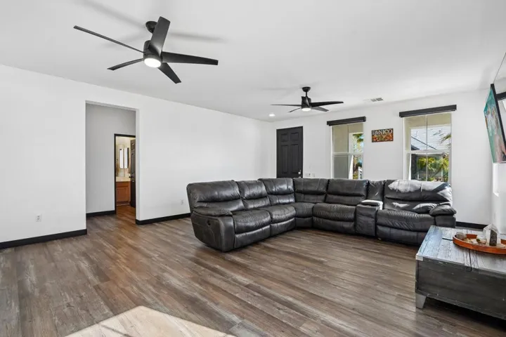 10-web-or-mls-Denton Dr-S2507-010