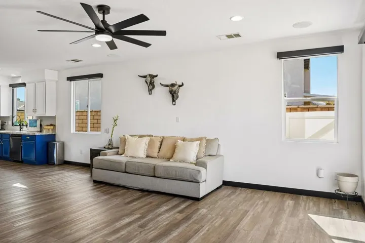 5-web-or-mls-Denton Dr-S2507-005