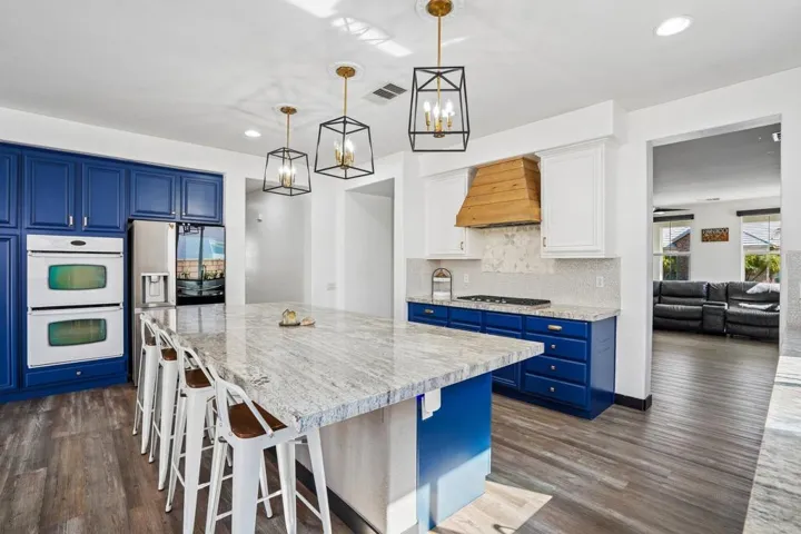 16-web-or-mls-Denton Dr-S2507-016