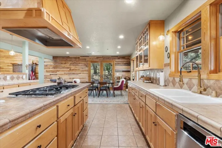 28200 Pine Canyon Road, Lake Hughes, California 93532