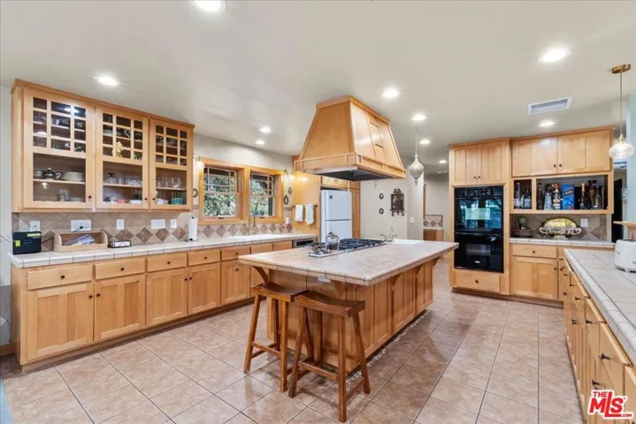 28200 Pine Canyon Road, Lake Hughes, California 93532