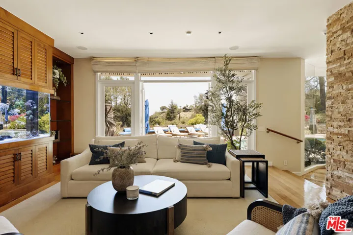 4101 Clear Valley Drive, Los Angeles, California 91436