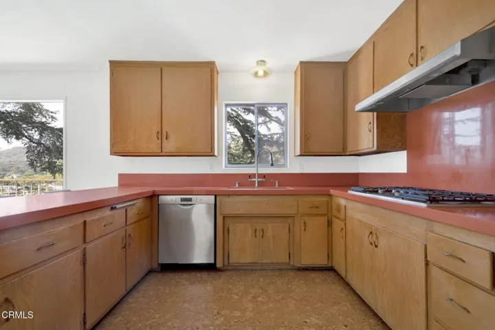 8-web-or-mls-20260724-02-1827OakTreeDrLo