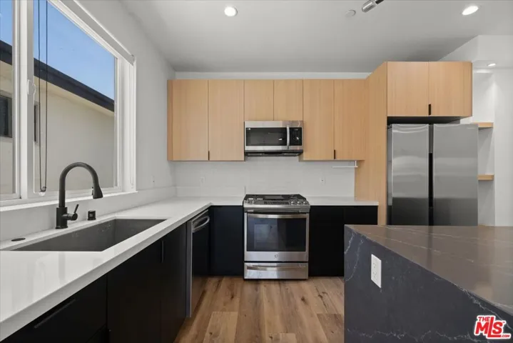839 N Mccadden Pl B, Los Angeles, California 90038