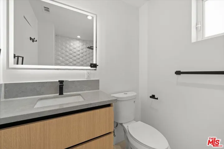 839 N Mccadden Pl B, Los Angeles, California 90038