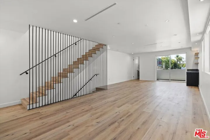 839 N Mccadden Pl B, Los Angeles, California 90038