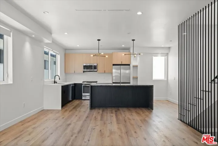 839 N Mccadden Pl B, Los Angeles, California 90038