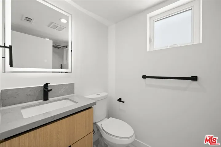 839 N Mccadden Pl B, Los Angeles, California 90038
