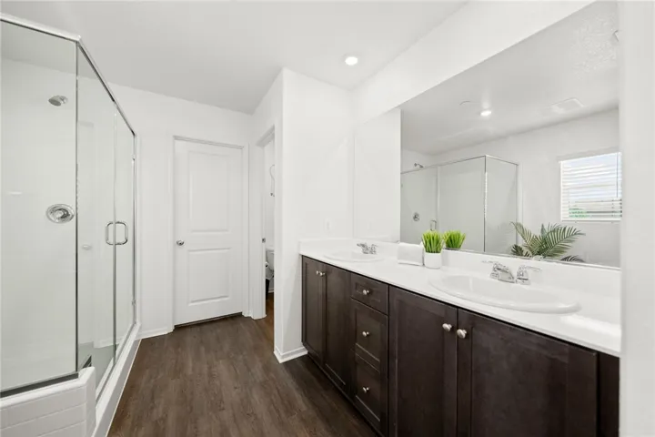 Double vanity sinks