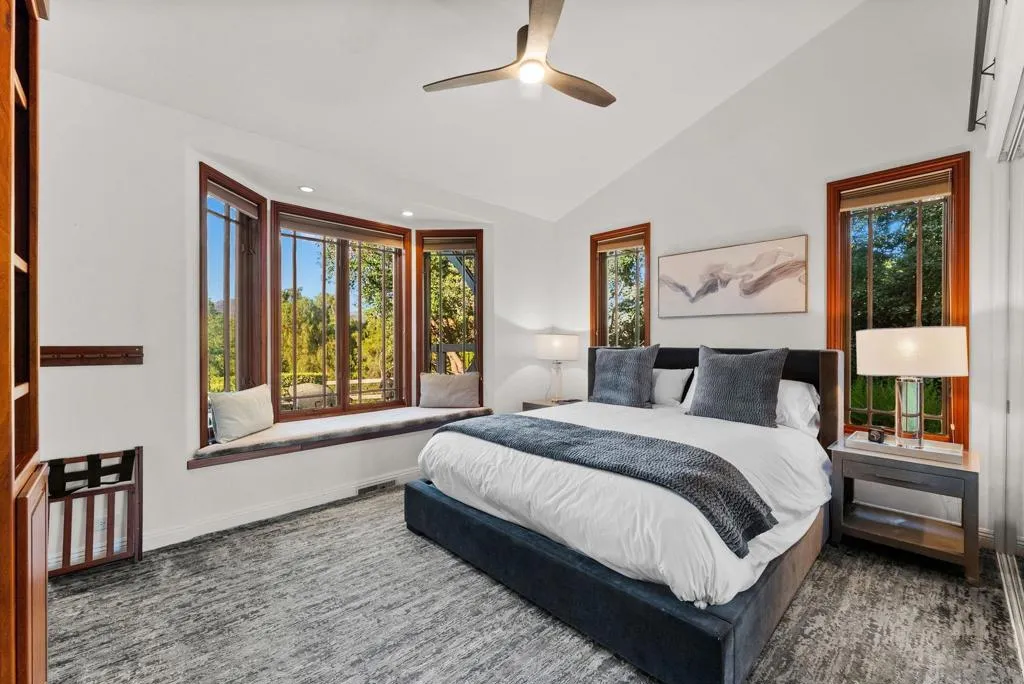All these secondary bedrooms have great natural light, high ceilings.