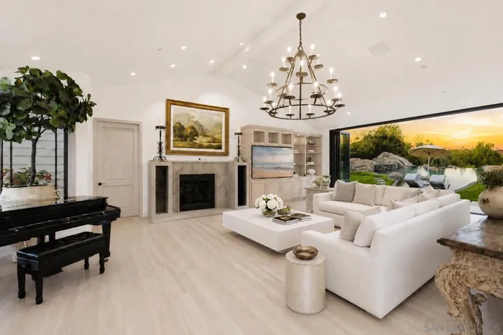 https://zimg.paragon.ice.com/ParagonImages/Property/PA/SDMLS/260018355/33/533/400/4fc28e3e99a49624340274e9df2a89b6/3/68f86d187f14554c615284644ea7c556/260018355-0304b95c-f790-4ad2-8ed3-0edb5f196707.JPG
