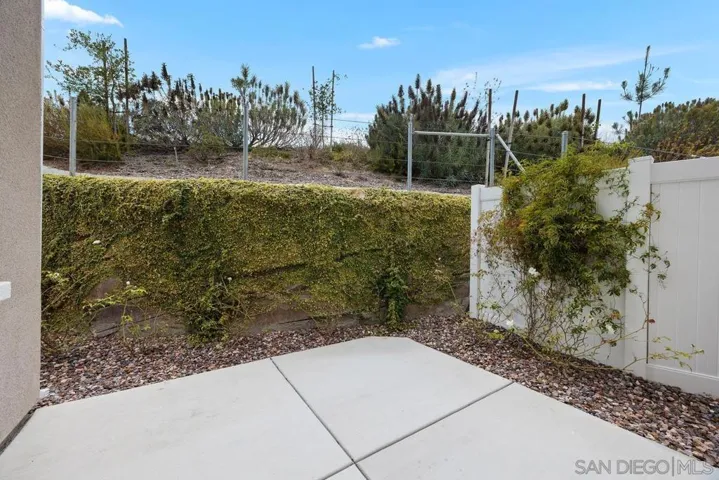 1523 Wingwood, Vista, California 92083