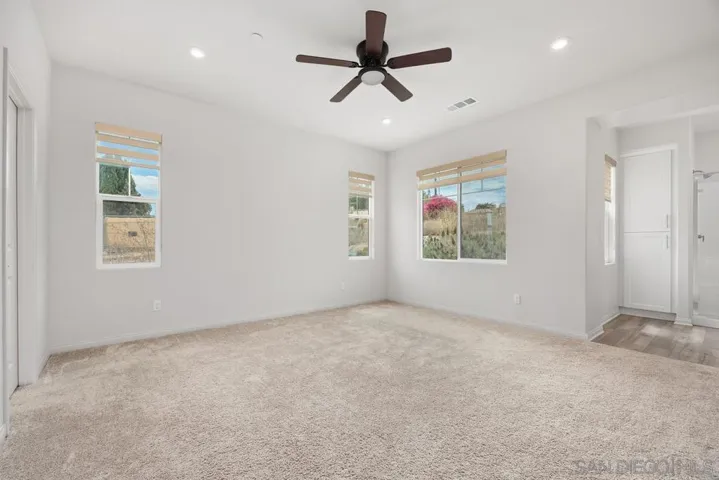 1523 Wingwood, Vista, California 92083