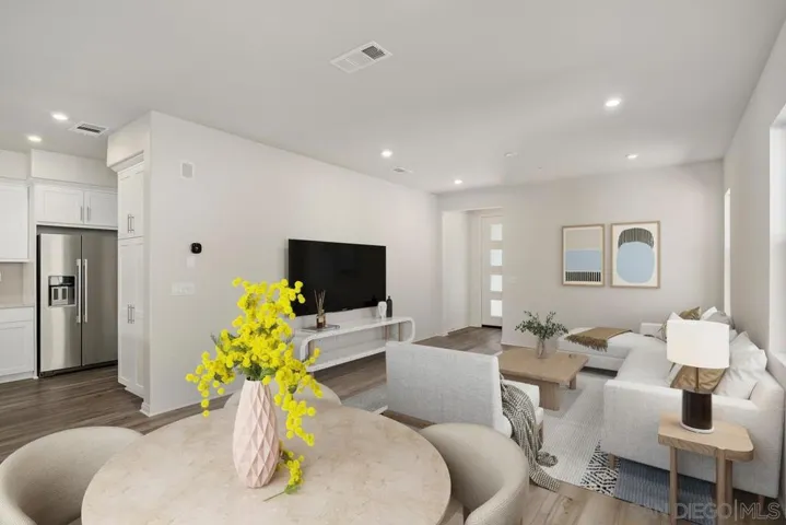 1523 Wingwood, Vista, California 92083