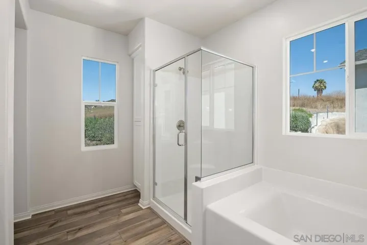 1523 Wingwood, Vista, California 92083