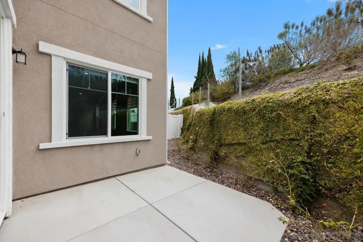 1523 Wingwood, Vista, California 92083