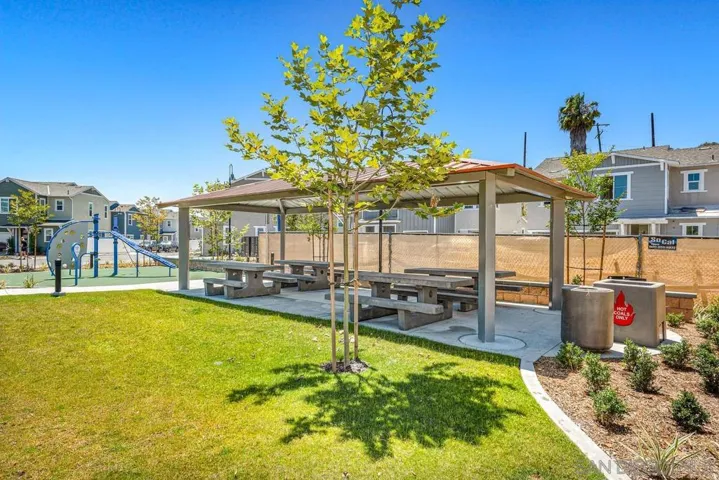 1523 Wingwood, Vista, California 92083