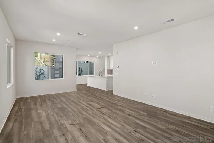 1523 Wingwood, Vista, California 92083