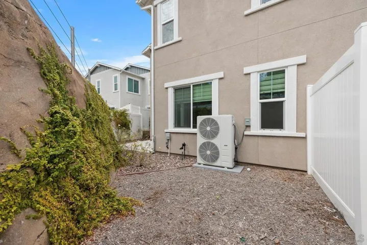 1523 Wingwood, Vista, California 92083