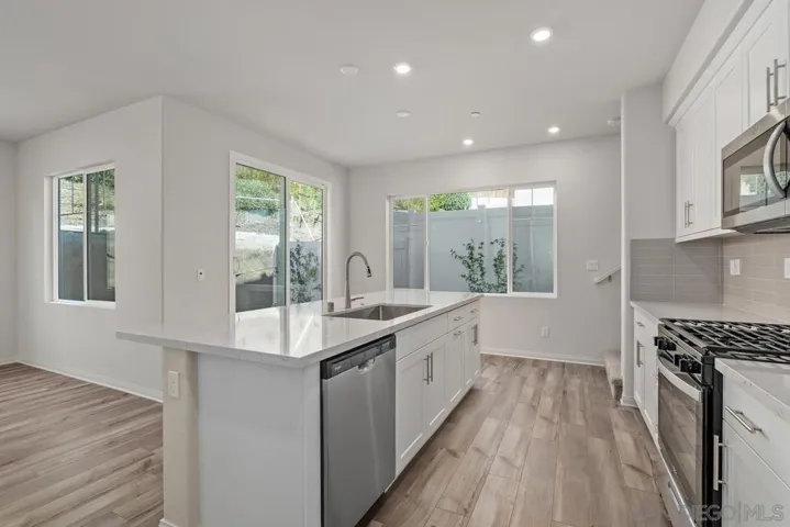 1523 Wingwood, Vista, California 92083