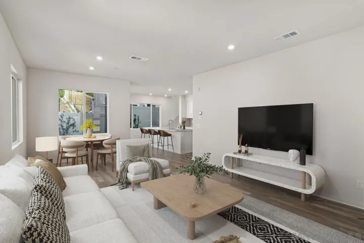 1523 Wingwood, Vista, California 92083