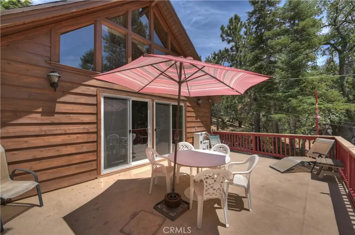 Deck off of family room