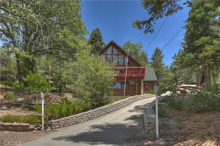 End of the cul-de-sac driveway from Briar Ln