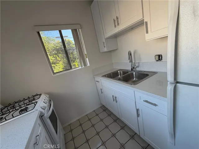 14154 Roscoe, Los Angeles, California 91402