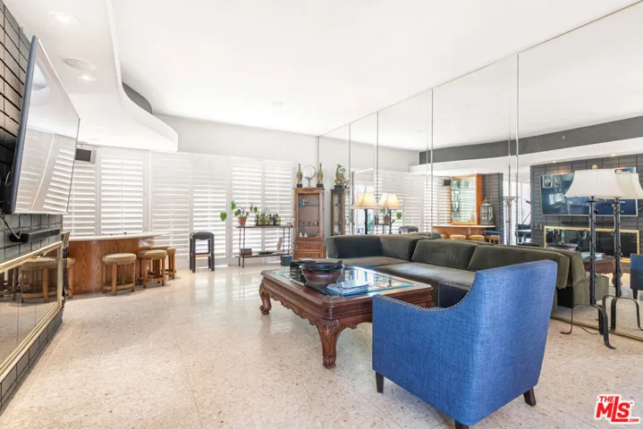 6704 Bedford Avenue, Los Angeles, California 90056