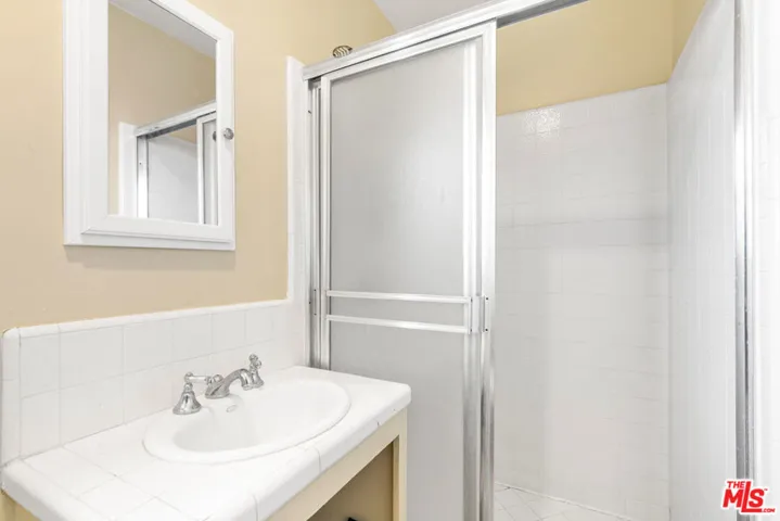 6704 Bedford Avenue, Los Angeles, California 90056
