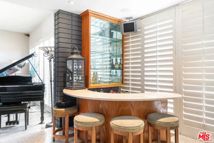 6704 Bedford Avenue, Los Angeles, California 90056