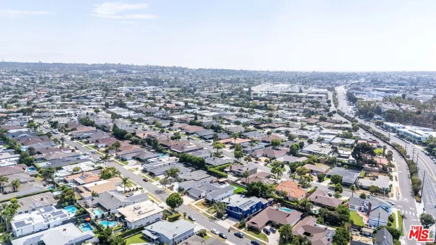 6704 Bedford Avenue, Los Angeles, California 90056