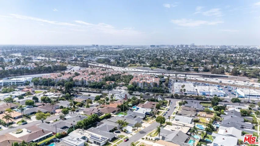 6704 Bedford Avenue, Los Angeles, California 90056