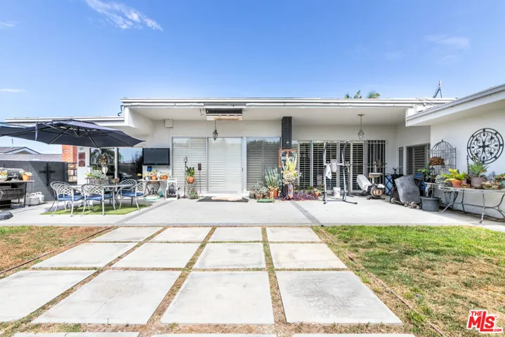 6704 Bedford Avenue, Los Angeles, California 90056
