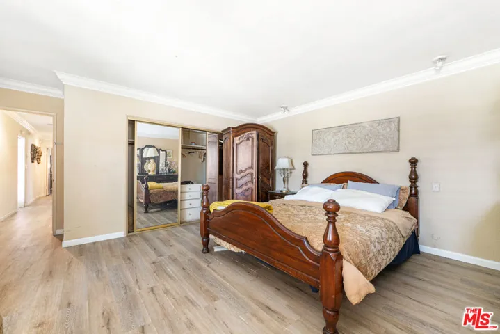 6704 Bedford Avenue, Los Angeles, California 90056