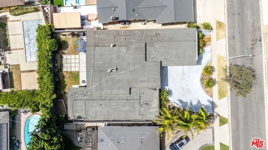6704 Bedford Avenue, Los Angeles, California 90056