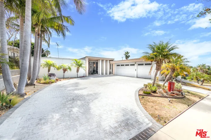 6704 Bedford Avenue, Los Angeles, California 90056